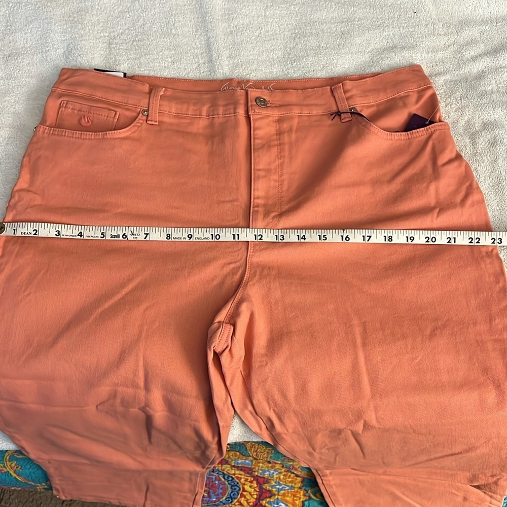 Gloria Vanderbilt ladies capris - Picture 9 of 10